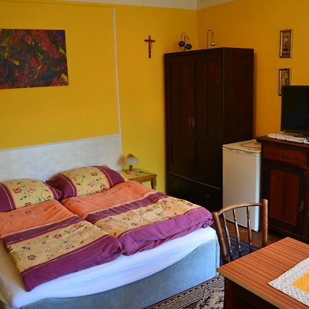 Bed and Breakfast Privat Henry Ліптовський Мікулаш Екстер'єр фото