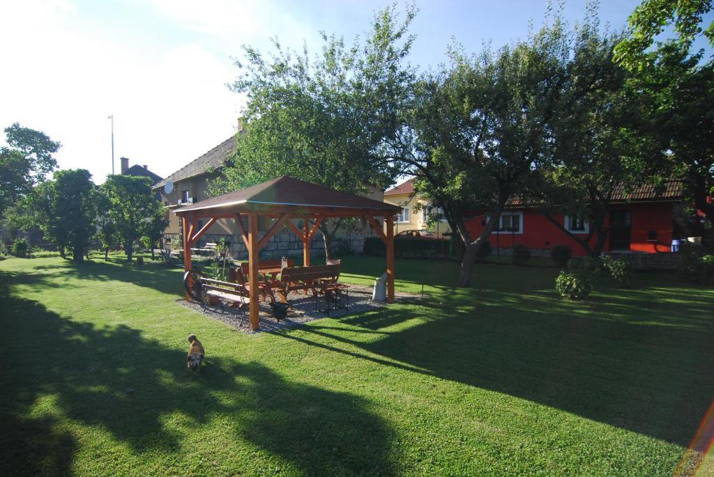 Bed and Breakfast Privat Henry Ліптовський Мікулаш Екстер'єр фото