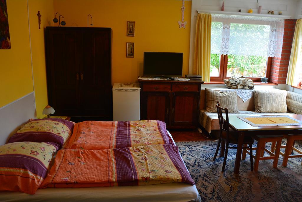 Bed and Breakfast Privat Henry Ліптовський Мікулаш Екстер'єр фото